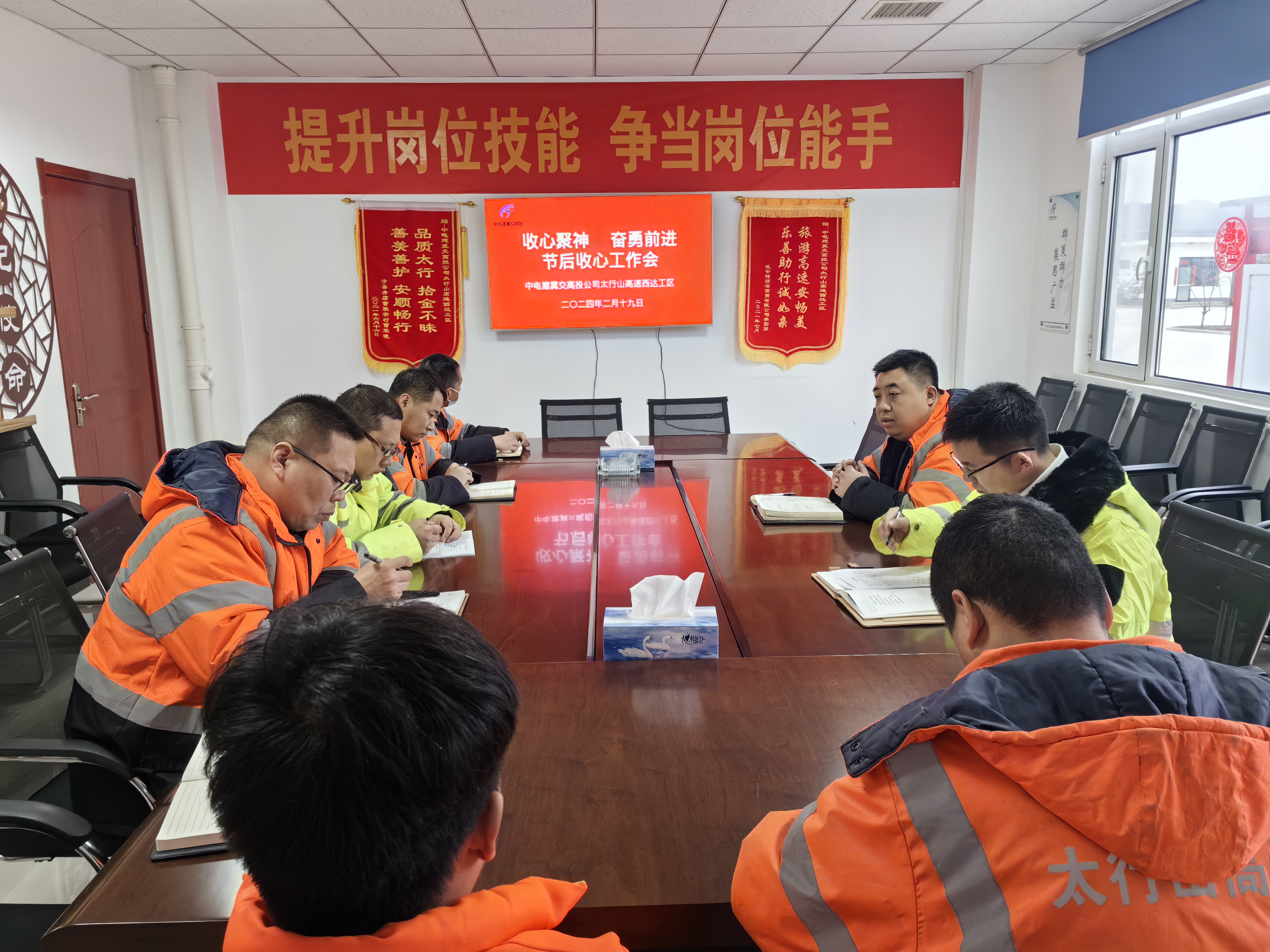 E:\桌面\733a3a5bdd49e24d225fe3b132110b8.jpg