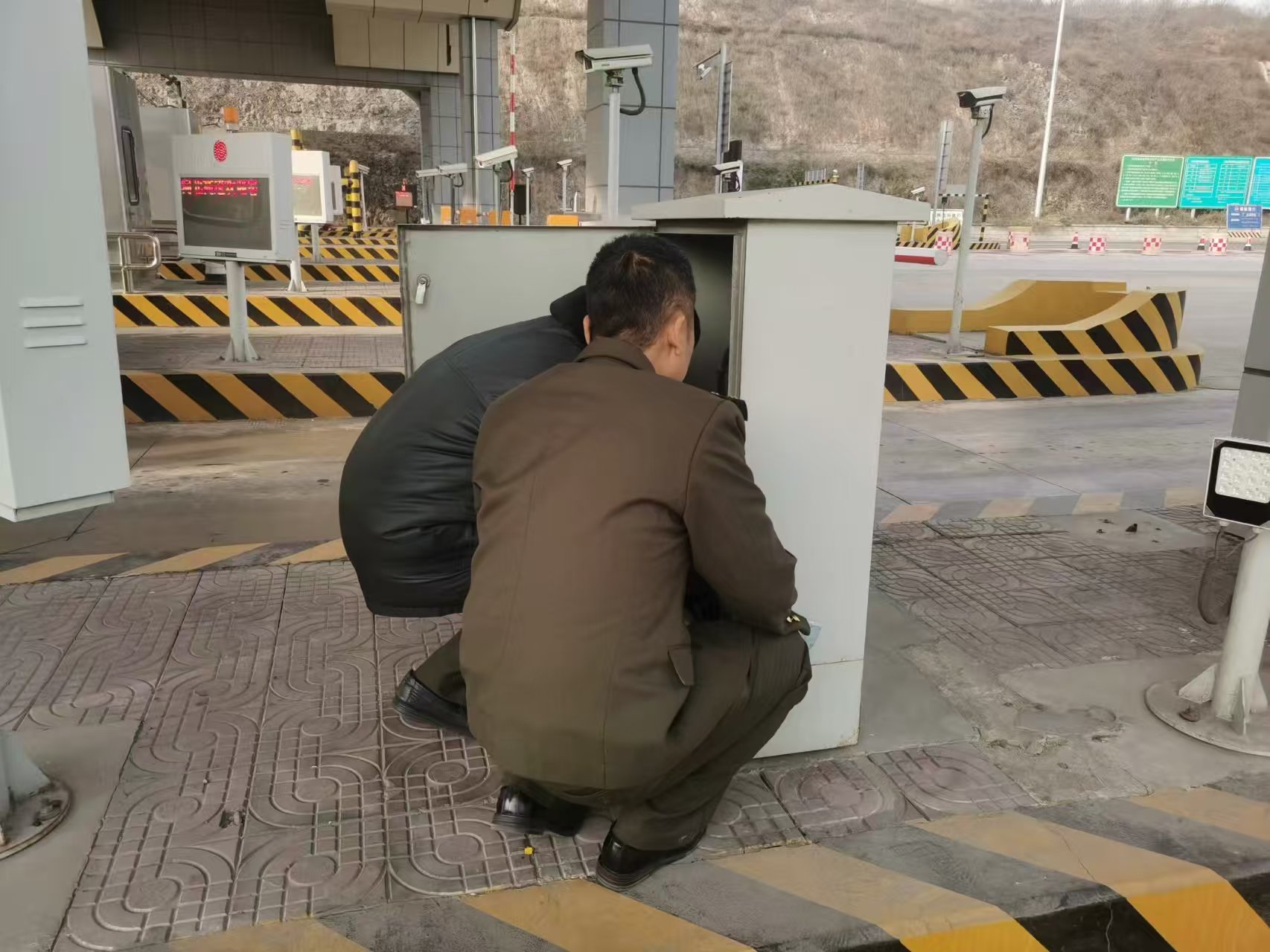 C:\Users\Administrator\Desktop\微信图片_20250106093549.jpg C:\Users\Administrator\Desktop\微信图片_20250106093549.jpg