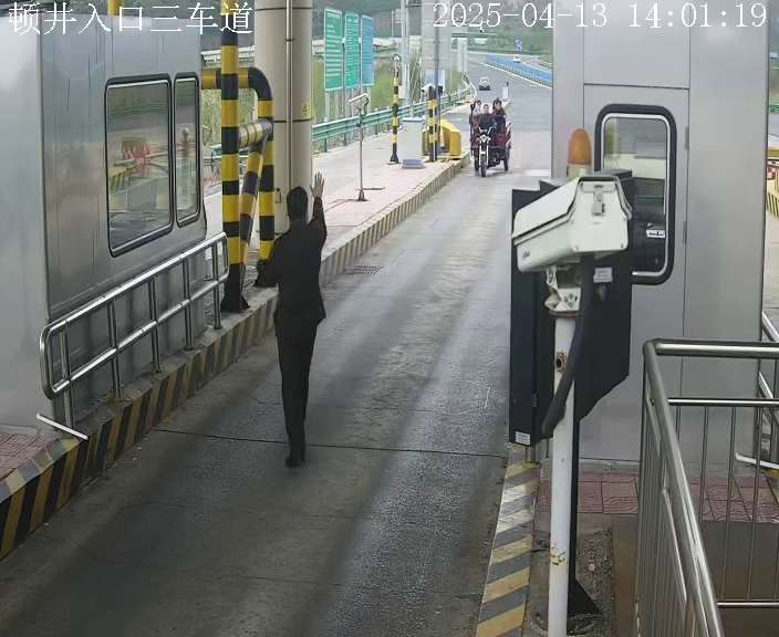 顿井入口三车道 (服务器)_001_2025-04-13-14-01-19.jpg