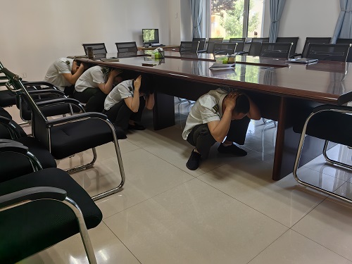 C:\Users\Administrator\Desktop\2.jpg