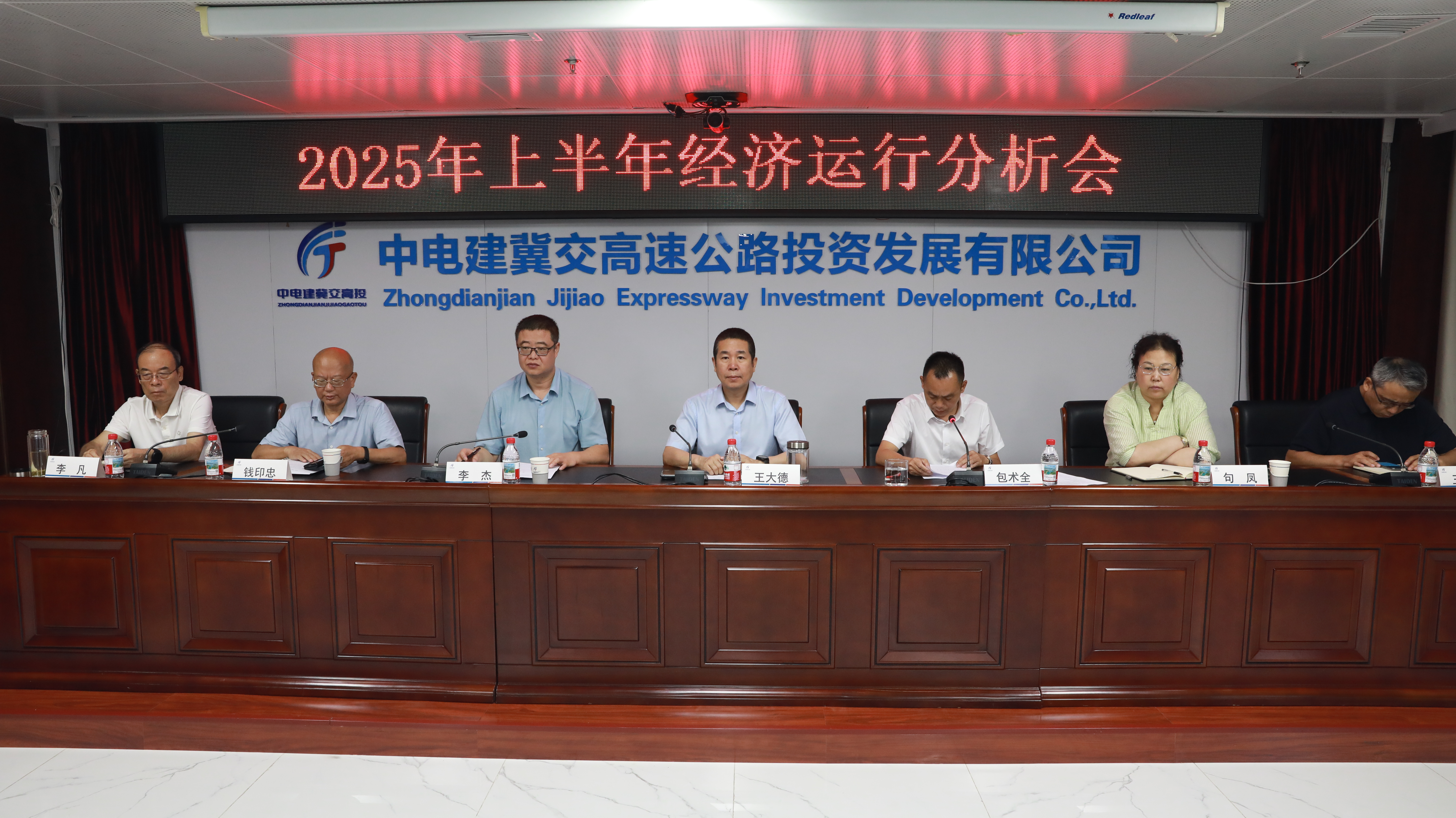 C:\Users\Administrator\Desktop\1.jpg C:\Users\Administrator\Desktop\1.jpg