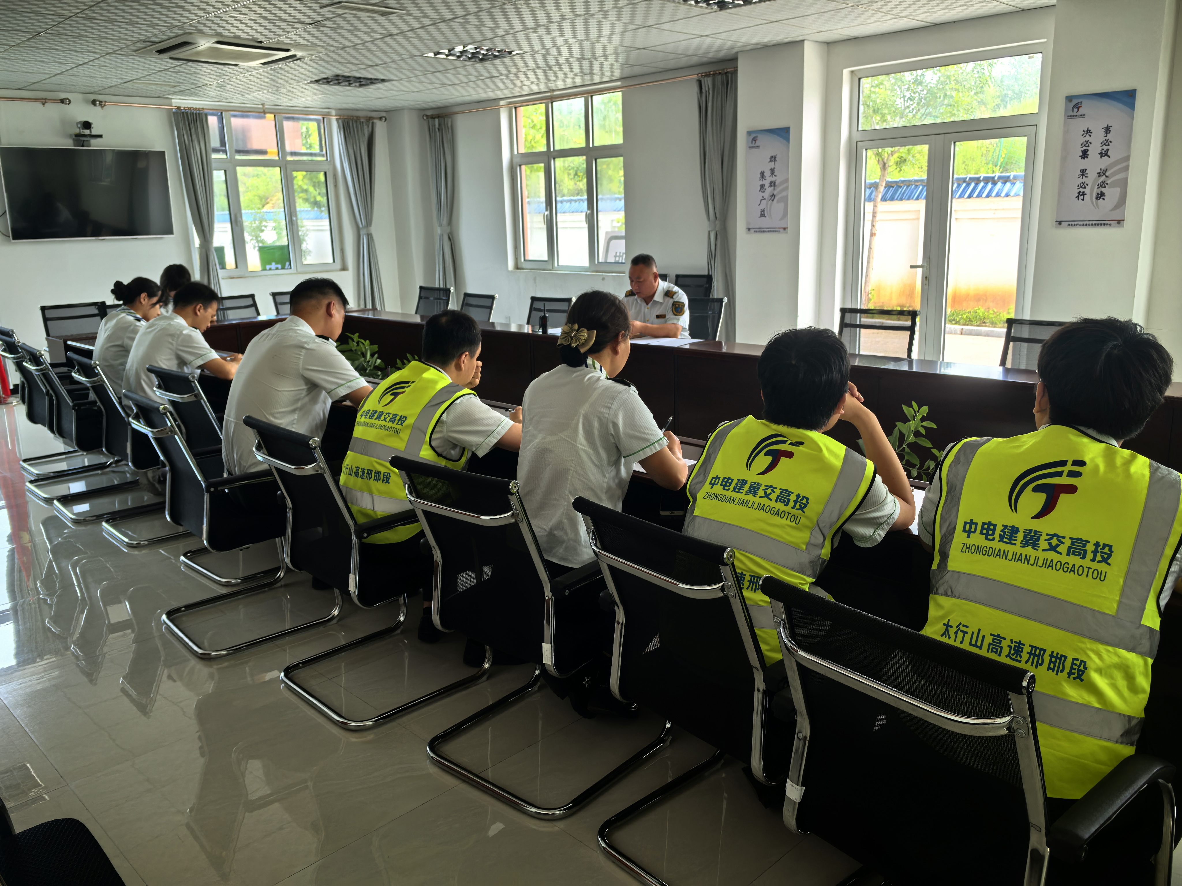 20.太行山高速内丘北收费站多措并举做好防灾减灾工作 (2).jpg