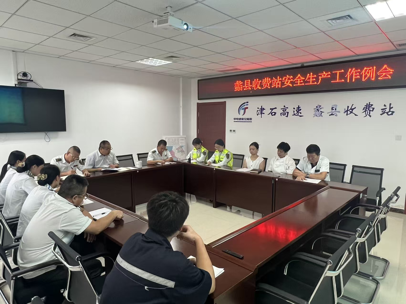 b5f3006ea78b08275c7c5ed98c4c46a.jpg b5f3006ea78b08275c7c5ed98c4c46a.jpg